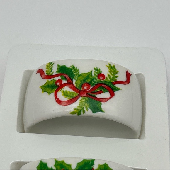 Vintage Set of 4 Handcrafted Porcelain Napkin Rings, Holders Holly & Poinsettias - Picture 9 of 9